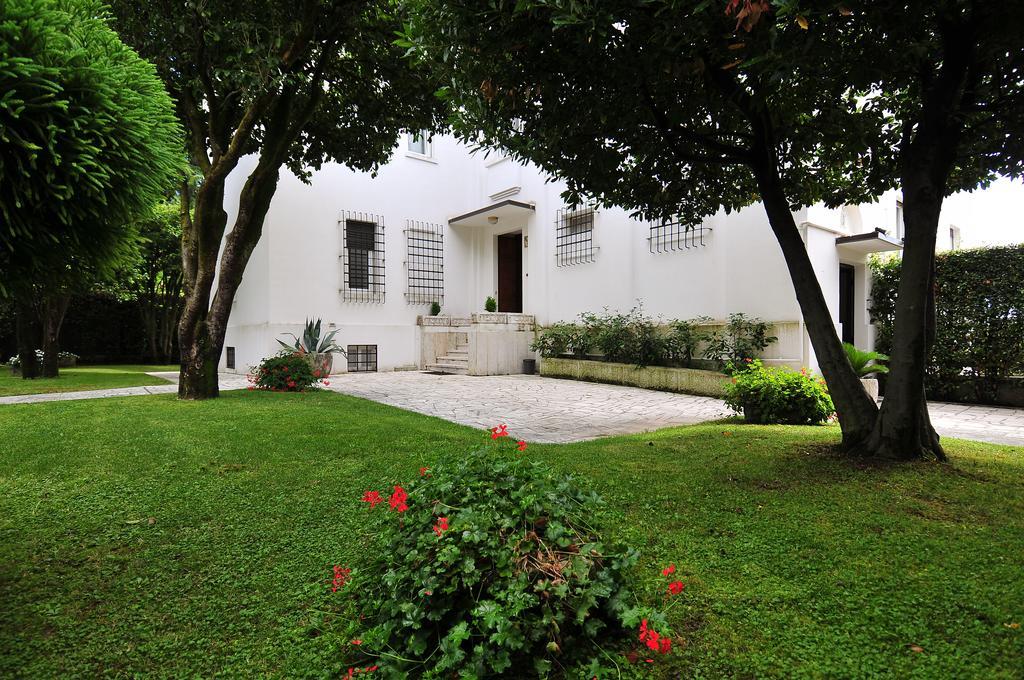 Villa Calcaterra Salo Room photo